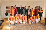 FUTBOL OKULU - Galatasaray Futbol Okulu Öğrencilerinden Başkan Kocadon’a Ziyaret