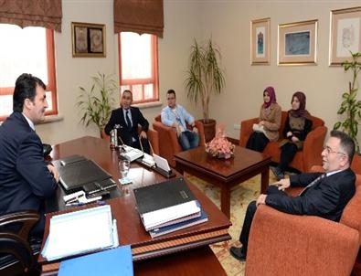 Bir Kitabı 50 Öğrenci ve Öğretmen Yazdı