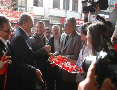 Edremit’te Özdemir Restaurant’a Görkemli Açılış