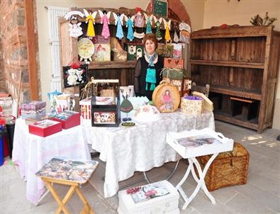 Eski Eşyaları Süsleme Sanatı İle Yeniliyor