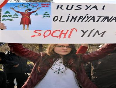 Soçi Kış Olimpiyatları Protesto Edildi