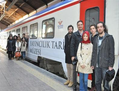 Üniversiteli Öğrenciler Trt'nin 50. Yıl Treni’ne Konuk Oldular