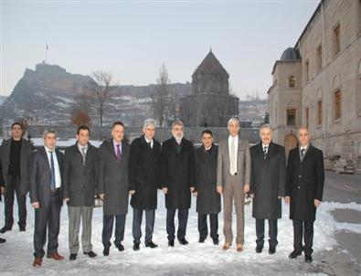 Bakan Taner Yıldız Ak Parti Seçim Bürosu’nda Karslılarla Buluştu