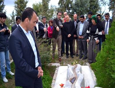 Bdp ve Hdp’liler Datça’da Seçim Bürosu Açıp, Can Yücelin Mezarını Ziyaret Ettiler