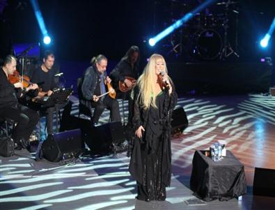 Zerrin Özer Bahçeşehir’i Salladı