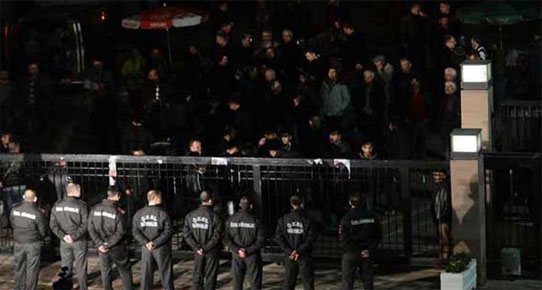 CHP Genel Merkezi önünde 'Çankaya' protestosu