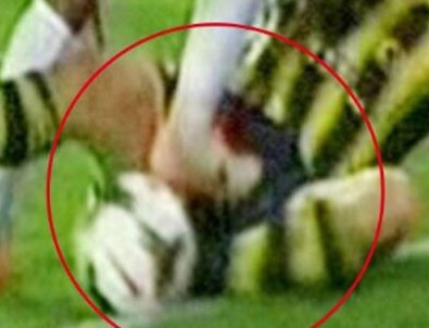 Kuyt soyunma odasını bastı