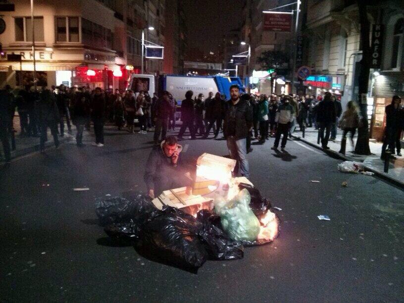 Sarıgül'ün Kamyonu Eylemcilere Siper Oldu