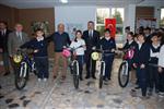 İzmit Belediyesi Bisiklet Dağıtmaya Devam Ediyor