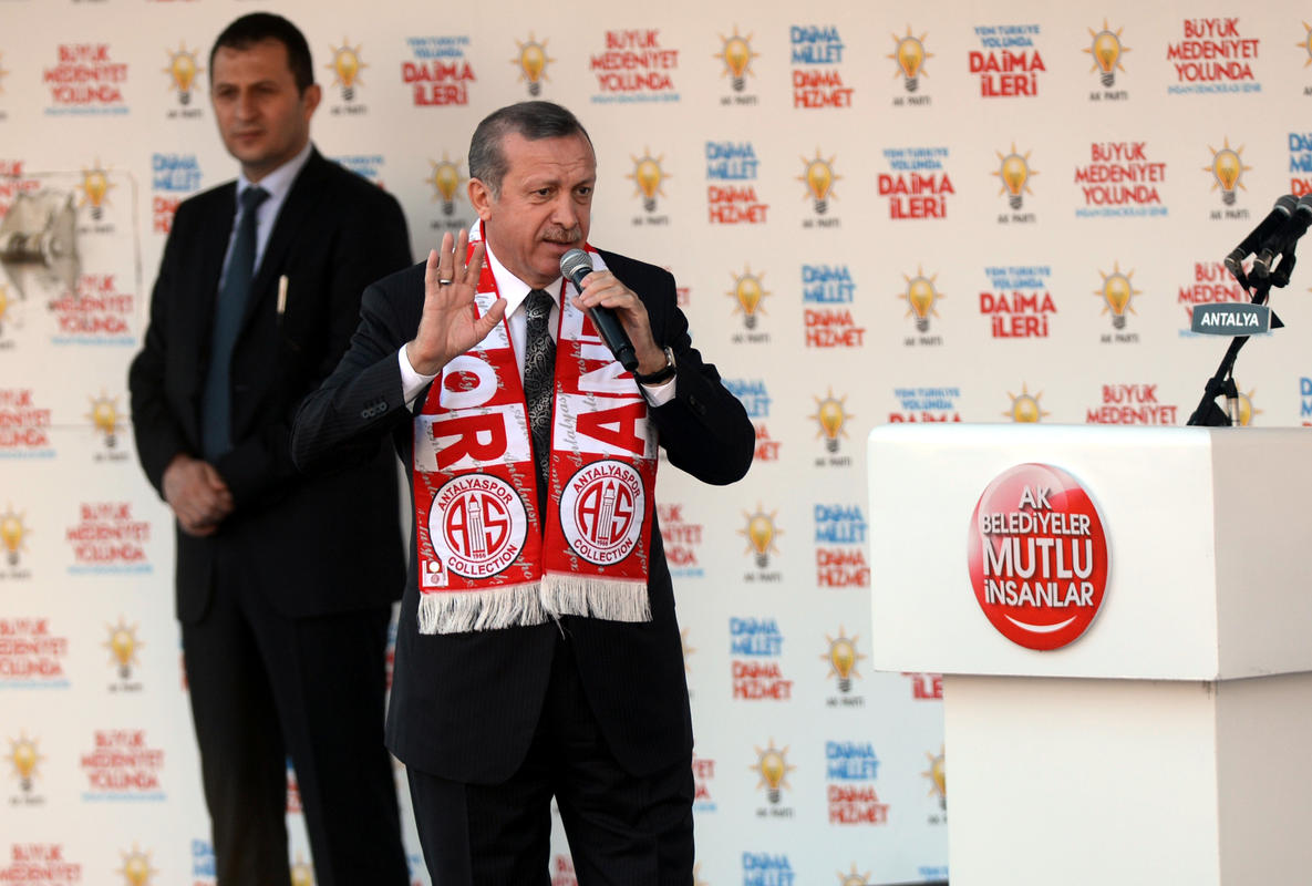 AK Parti Antalya mitingi 2014 - Başbakan, CHP'yi Mustafa Akaydın'la vurdu