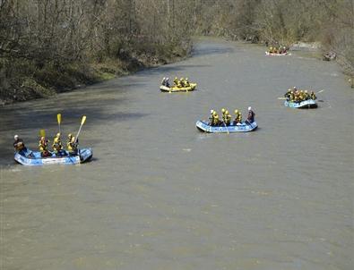 Melen Çayında Rafting Sezonu Açıldı