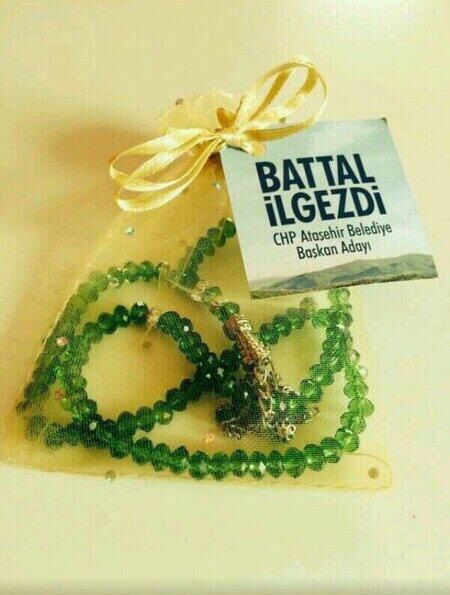CHP'li Battal İlgezdi Seçmene Tesbih Dağıttı