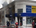 BANKA ŞUBESİ - Bankayı ateşe verdiler