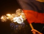 Kırım'da Rusya'ya bağlanma kararı kutlanıyor