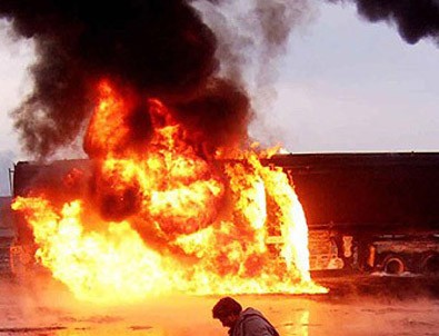 Yakıt tankeri otobüsle çarpıştı: 35 ölü