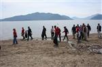 Dp'nin Marmaris Adayı Karacan, Çevre Temizliğine Dikkat Çekmek İçin Çöp Topladı