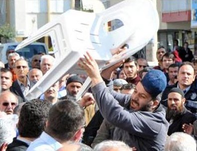 Antalya'da hacı arbedesi!