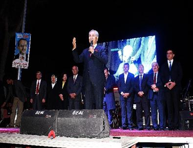 Başbakan Yardımcısı Arınç, İskenderun’da Konserli Mitinge Katıldı