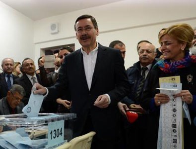 Melih Gökçek ve ailesi oyunu kullandı