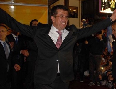 Bakan Nihat Zeybekçi'den zeybek şov!