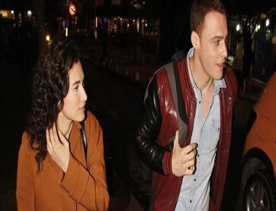 Kerem Bursin, Hande Doğandemir'le yakalandı