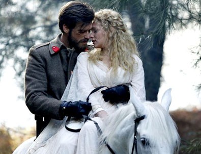 Kurt Seyit ve Şura ekrana kilitledi