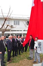 Pirlibey’de Dev Bayrak Göndere Çekildi