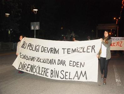 Başkent'te İzinsiz Gösteri Yapan Gruba Polis Müdahale Etti