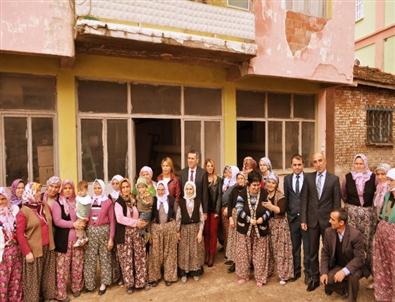 Demirci Kaymakamı'ndan Süpriz Kadınlar Günü Kutlaması