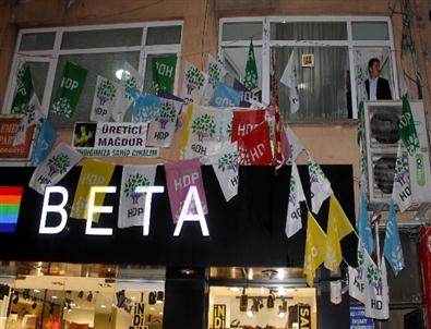 Ordu’da Ülkücüler, 'Hdp” Bayrağını Kesip Türk Bayrağı Astı