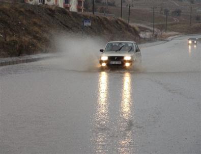 Yozgat’ta Yağmur Vatandaşın Yüzünü Güldürdü