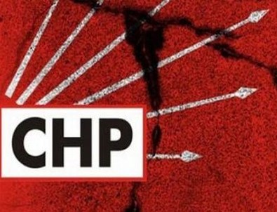 CHP'de toplu istifa depremi