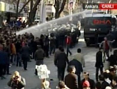 YSK önünde gerginlik