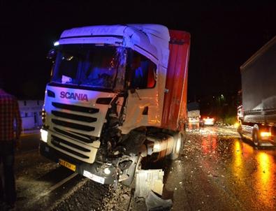 D-100 Karayolunda 2 Tır Çarpıştı Açıklaması