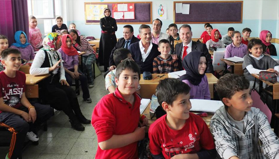 Eski Futbolcu Ergün Penbe ve İş Adamı Ümit Kaya'dan Örnek Davranış