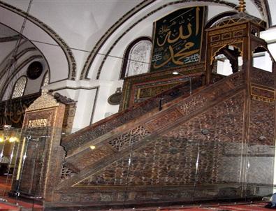 (özel Haber) Ulucami’nin 600 Yıllık Minberi Uzay Bilimine İşık Tutuyor