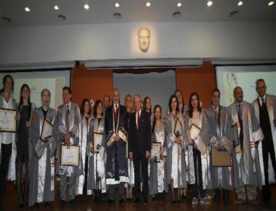 İzmir Ekonomi Dünyayı Kucaklıyor