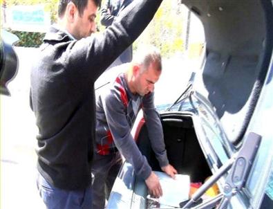 Ölen Bebeğini Kutu İçinde Morga Götürdü