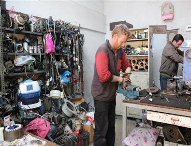 (özel Haber) İki Kişinin Zor Sığdığı Dükkanda 316 Kişi Çalışıyor