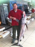 BALIK BEREKETİ - Av Yasağı Başladı Küçük Balıkçının Yüzü Güldü