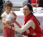 ULU CAMİİ - Kızılay Cuma Namazı'ndan Çıkanlara Pilav Dağıttı