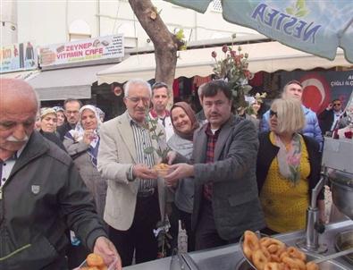 Çiğli Ak Parti Kutlu Doğum'u Lokma ve Güllerle Kutladı