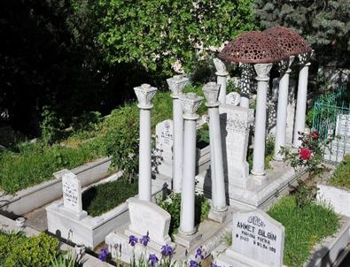 Zeki Müren'in Babasının Mezarında Hırsızlık Şoku