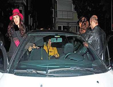 Bergüzar keyfine Halit oğluna baktı