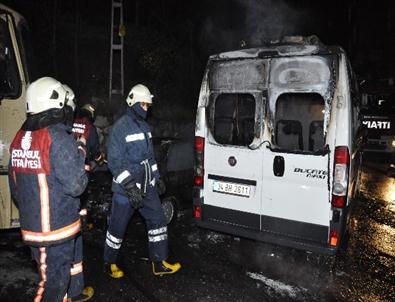 Beyoğlu'nda Park Halindeki 4 Araç Yandı