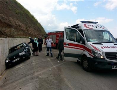 Bayan Sürücü Duvara Çarptı Açıklaması