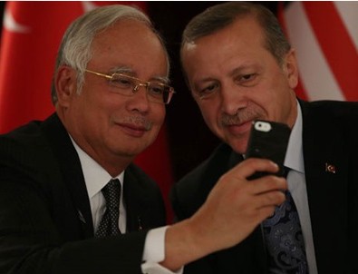 Necip Rezak, Erdoğan'la Çektiği Selfie'yi Yayımladı