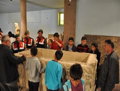 Turizm Haftası’nda Çocuklar Müzeleri Gezdi