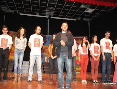 Genç Denizli Tiyatro Kulübü’nün Oyununa Büyük İlgi