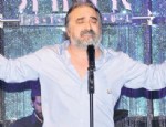 VOLKAN KONAK - ‘Şarkılarımı hayatımla söylüyorum’